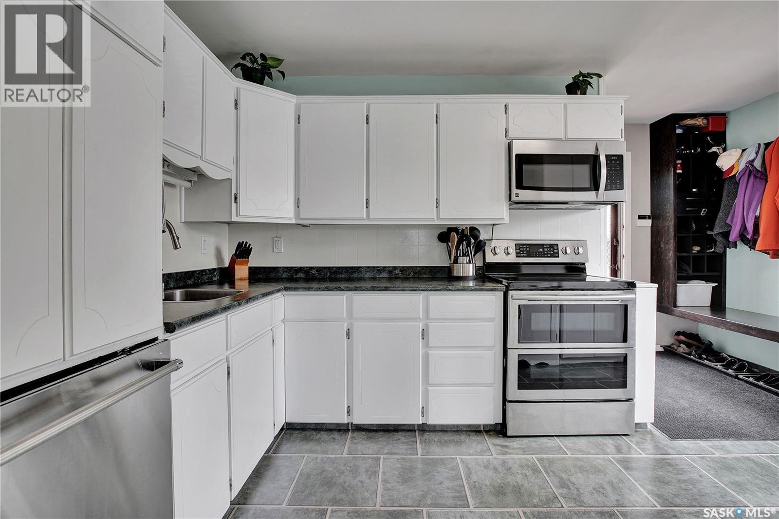 1104 McMillan AVENUE - 6