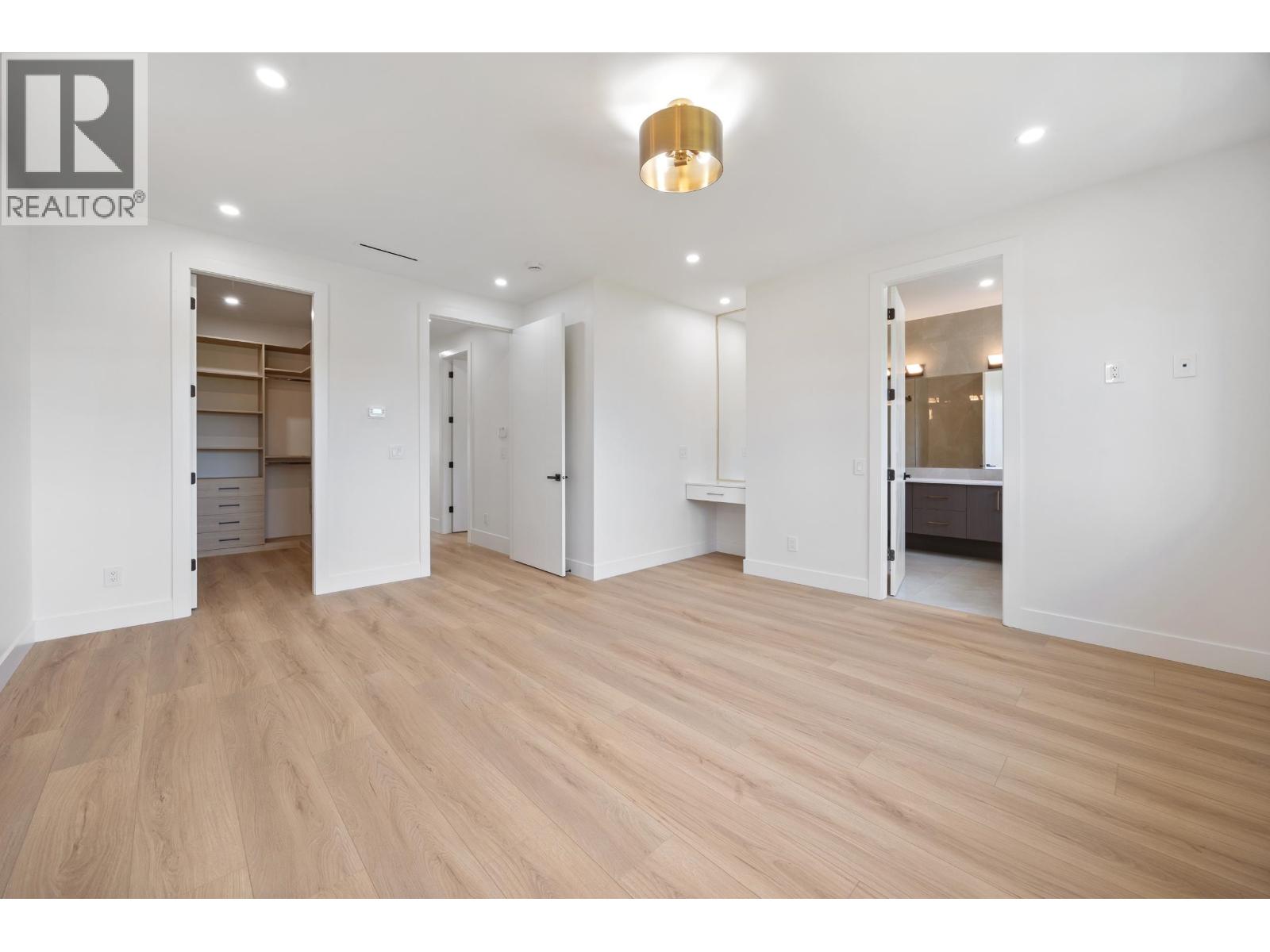 1 6037 SERVICE STREET, Burnaby