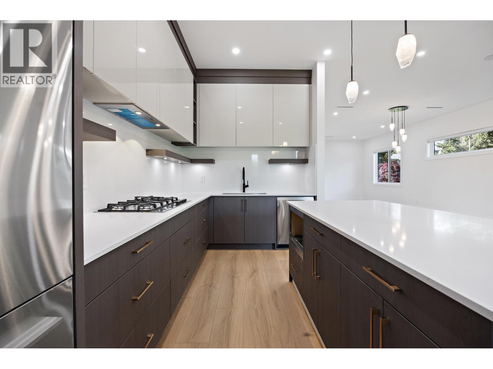 1 6037 SERVICE STREET, Burnaby