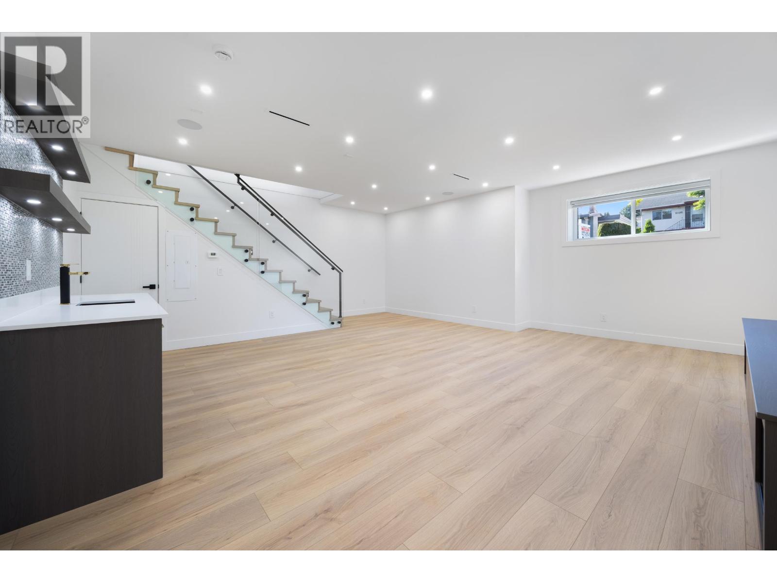 1 6037 SERVICE STREET, Burnaby