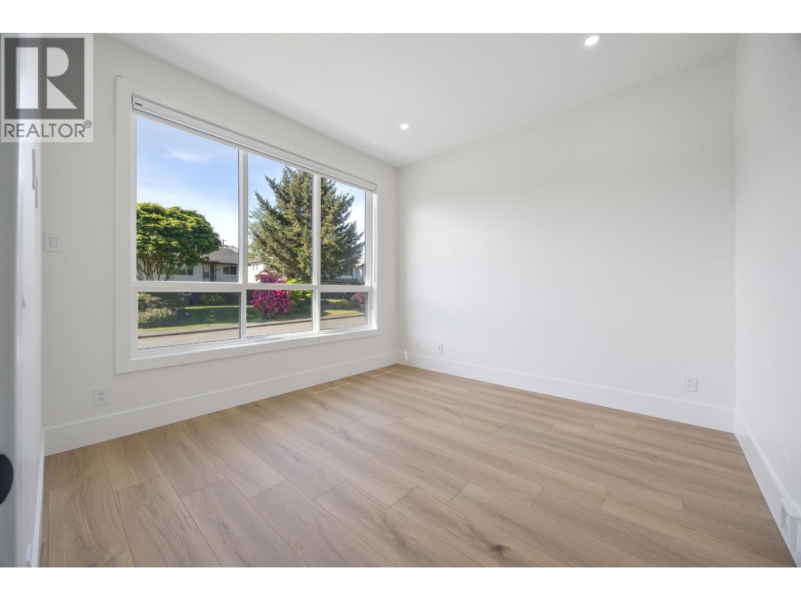 1 6037 SERVICE STREET, Burnaby