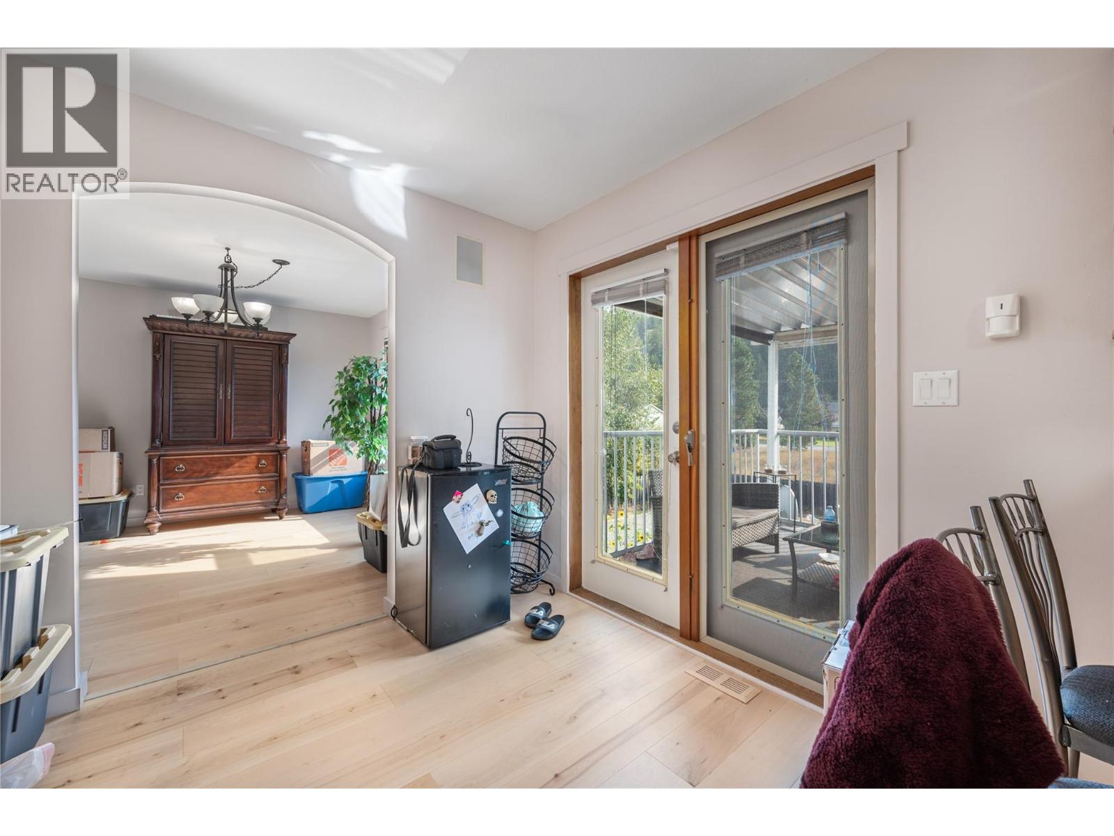 4728 SPRUCE Crescent, Barriere