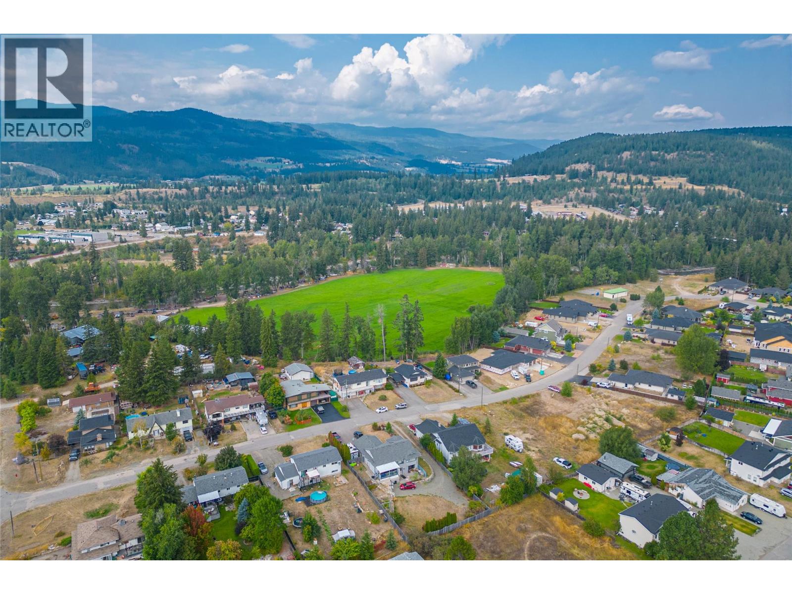 4728 SPRUCE Crescent, Barriere