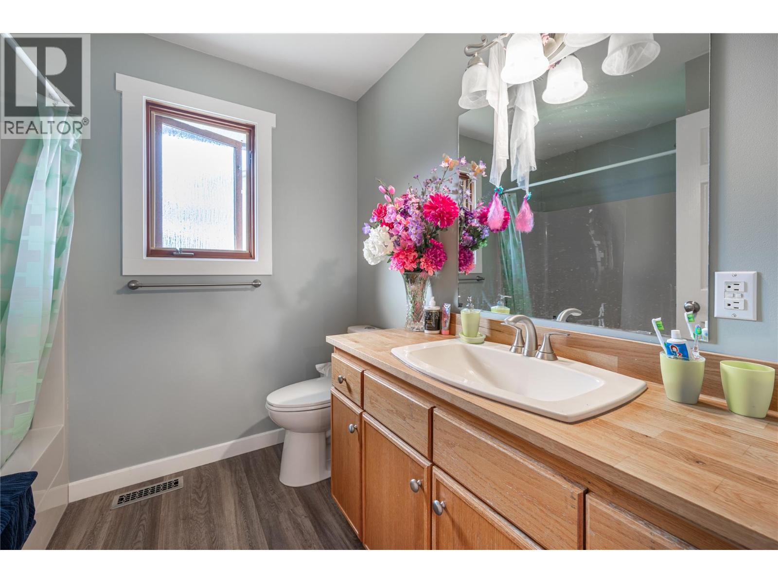 4728 SPRUCE Crescent, Barriere