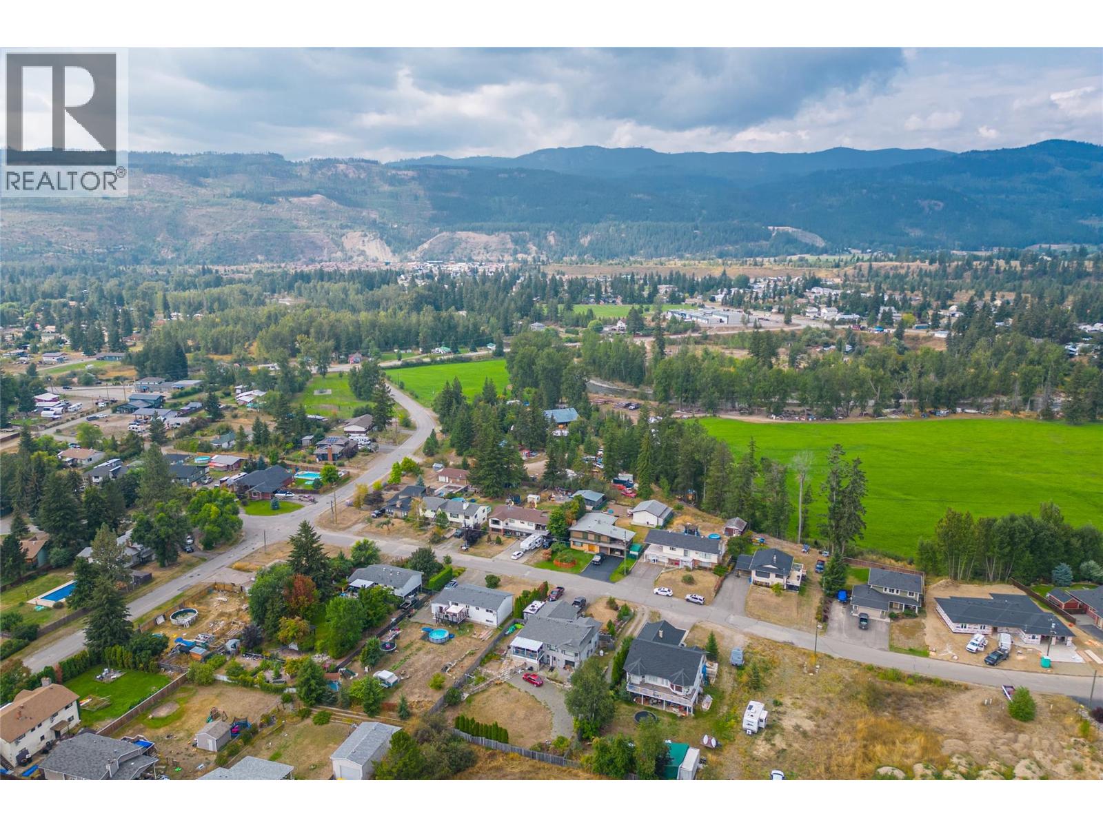 4728 SPRUCE Crescent, Barriere