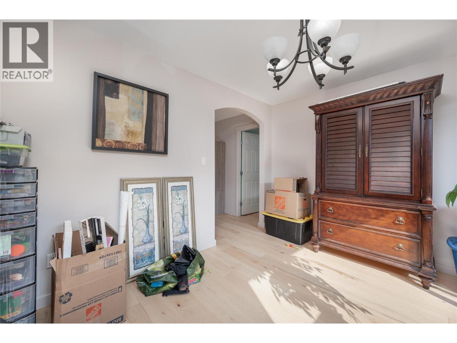 4728 SPRUCE Crescent, Barriere