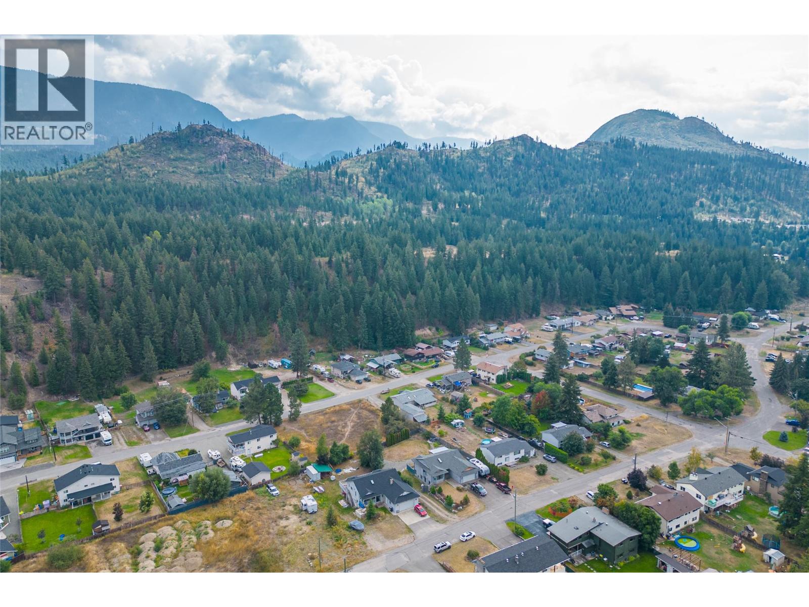 4728 SPRUCE Crescent, Barriere