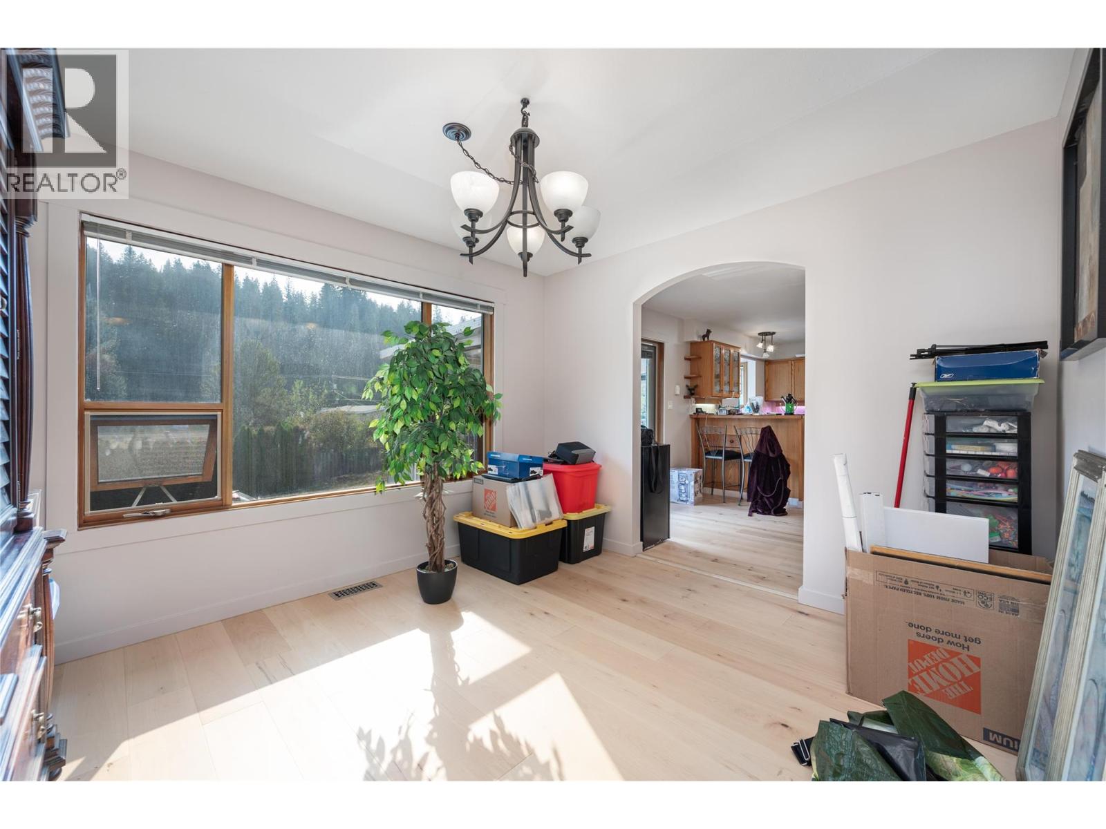4728 SPRUCE Crescent, Barriere
