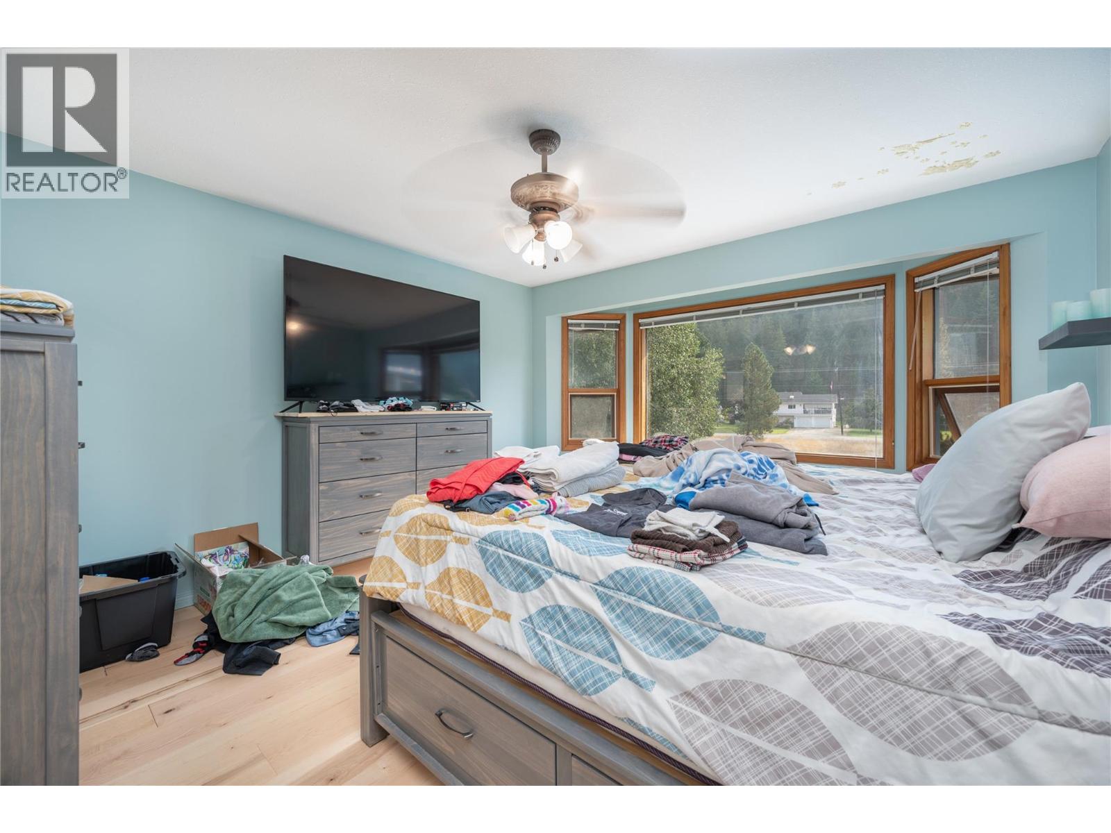 4728 SPRUCE Crescent, Barriere
