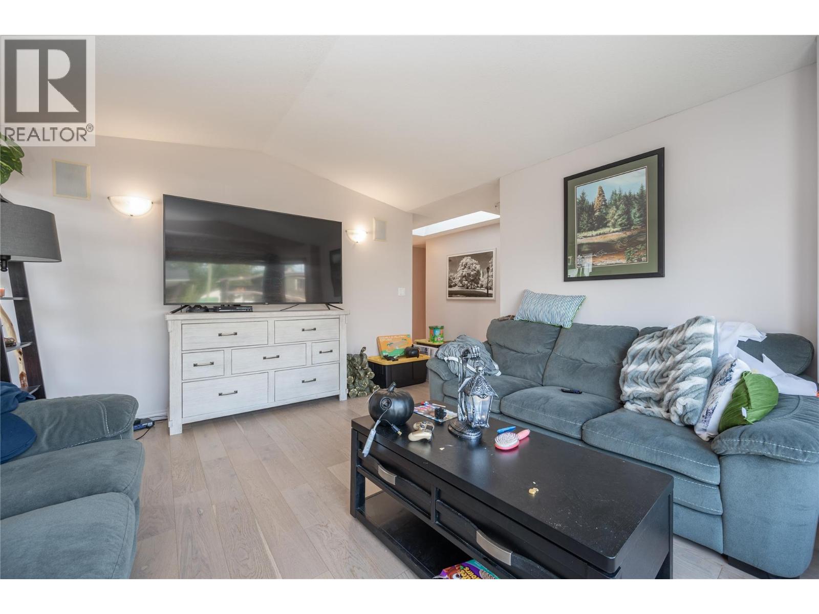 4728 SPRUCE Crescent, Barriere