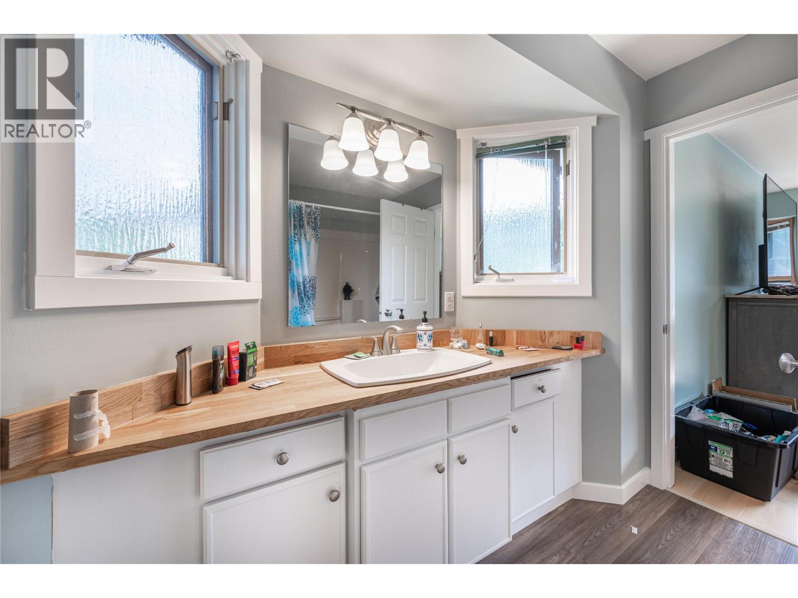 4728 SPRUCE Crescent, Barriere
