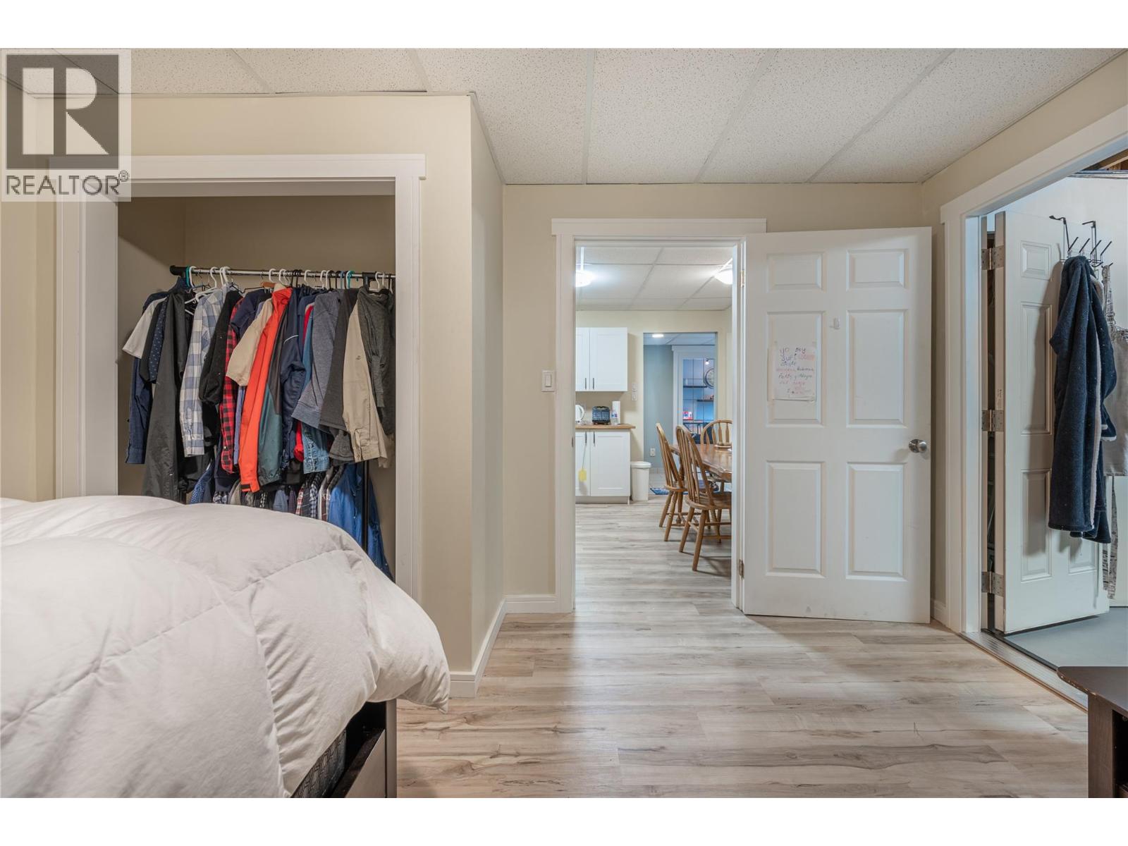 4728 SPRUCE Crescent, Barriere