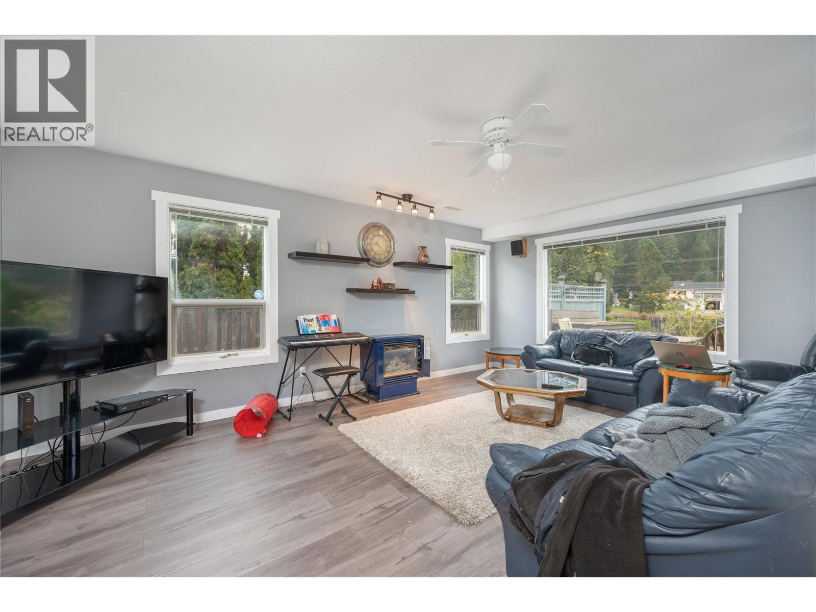 4728 SPRUCE Crescent, Barriere