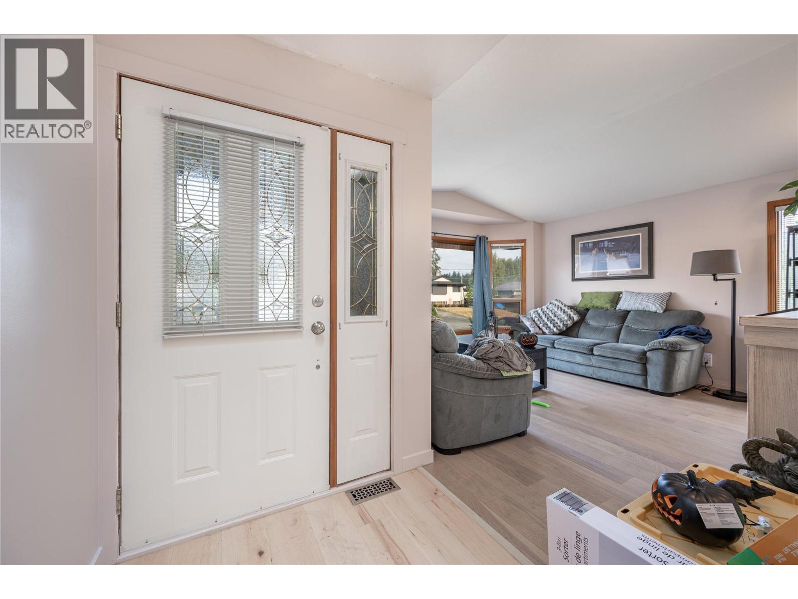 4728 SPRUCE Crescent, Barriere