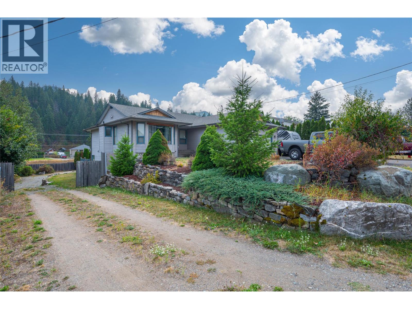 4728 SPRUCE Crescent, Barriere