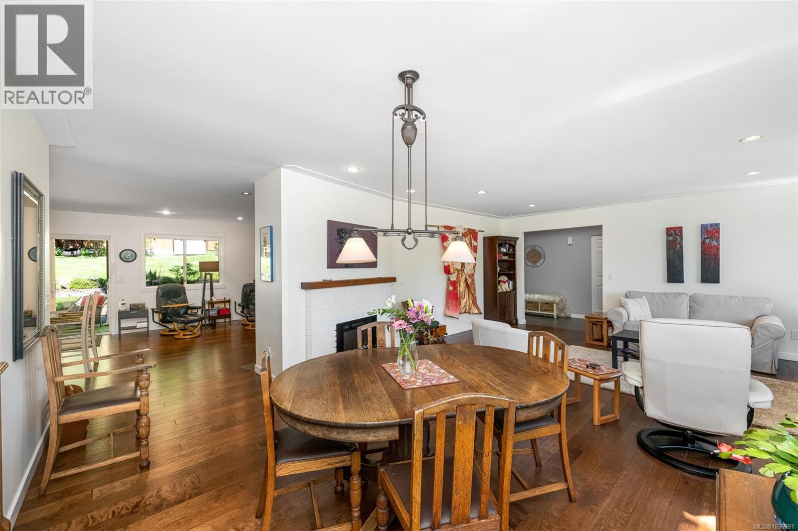  1004 Falaise Place, Saanich