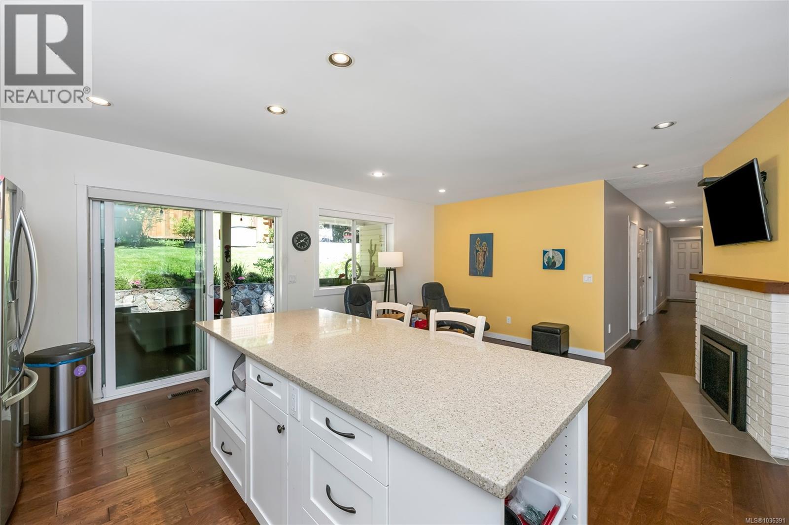  1004 Falaise Place, Saanich