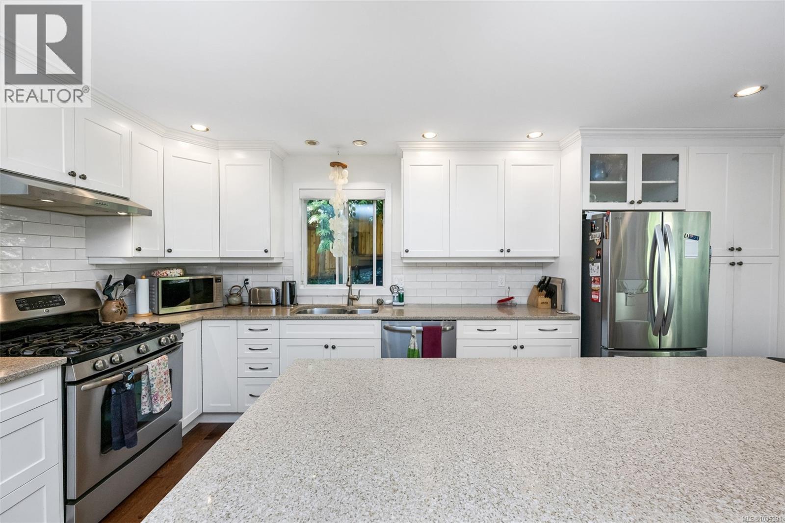  1004 Falaise Place, Saanich