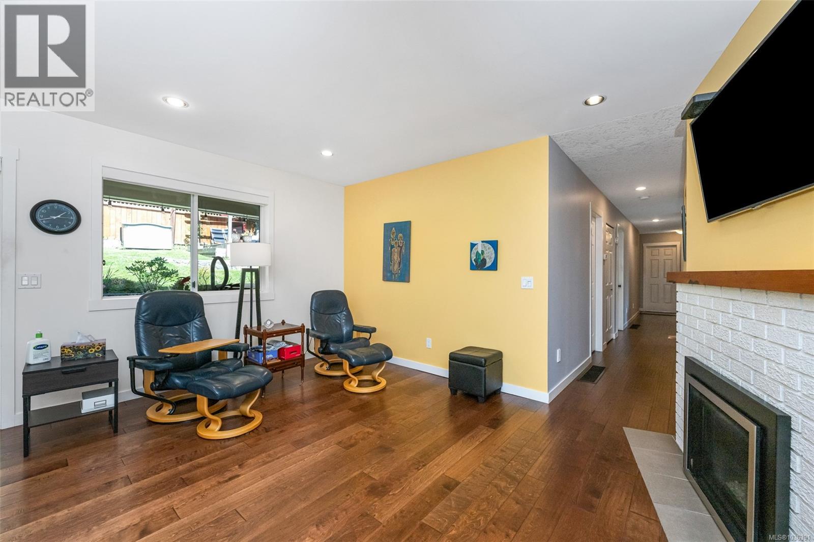  1004 Falaise Place, Saanich