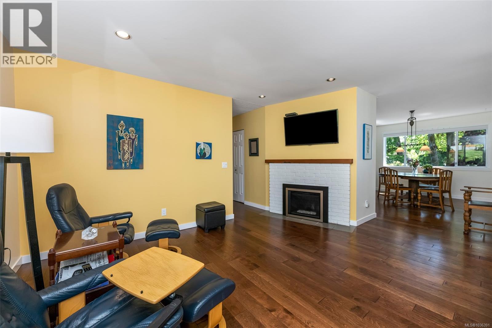  1004 Falaise Place, Saanich