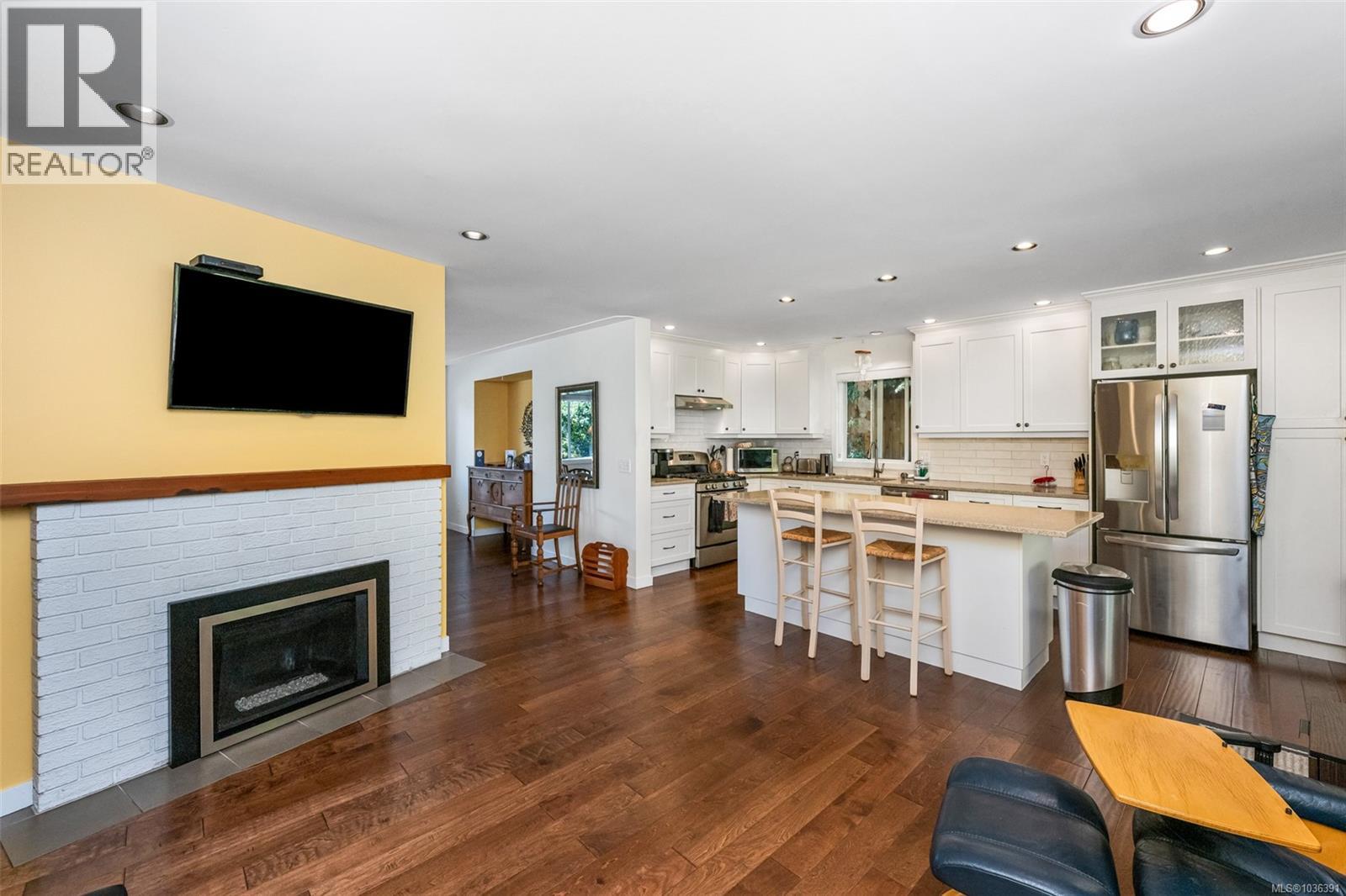  1004 Falaise Place, Saanich
