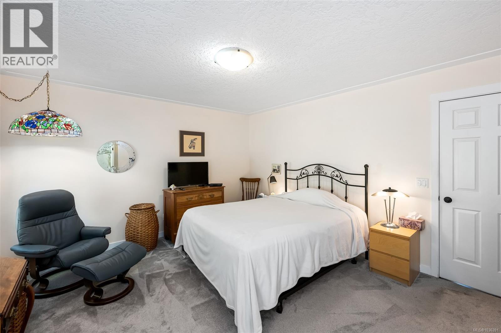 1004 Falaise Place, Saanich