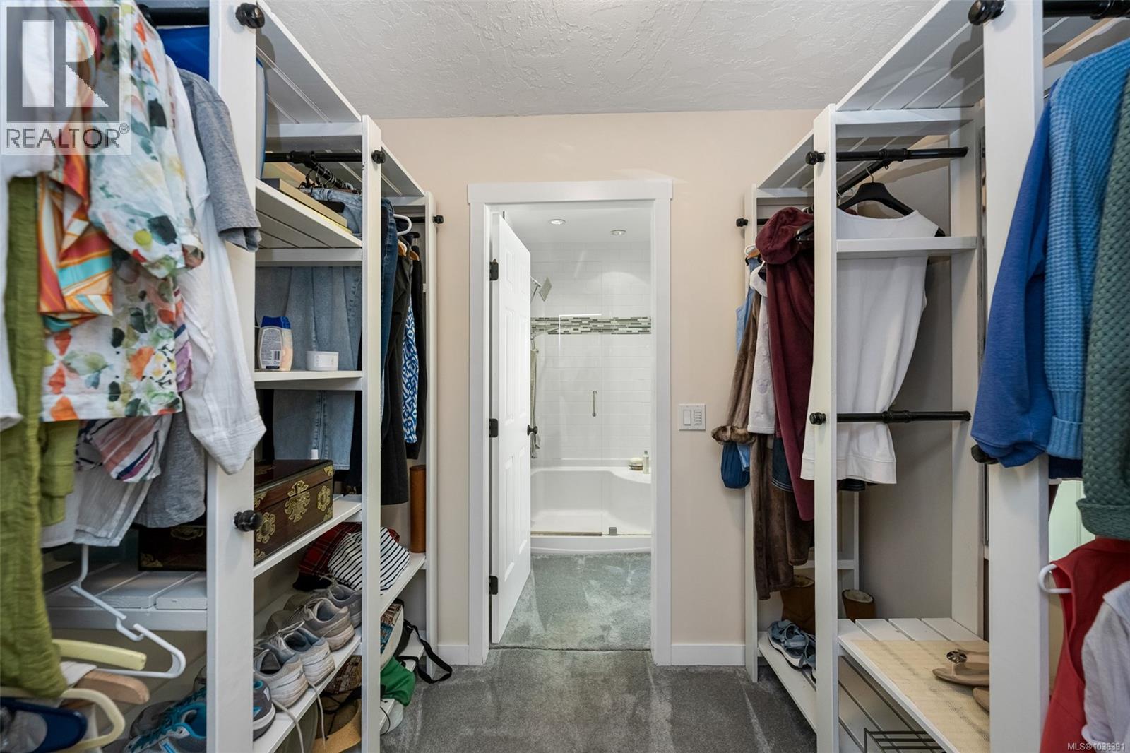  1004 Falaise Place, Saanich