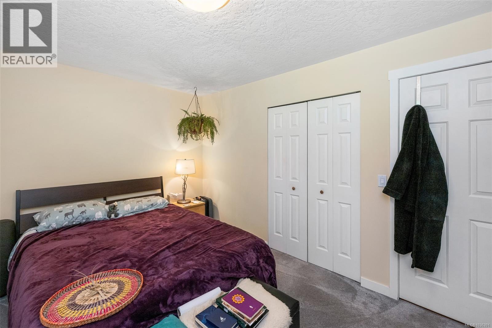  1004 Falaise Place, Saanich