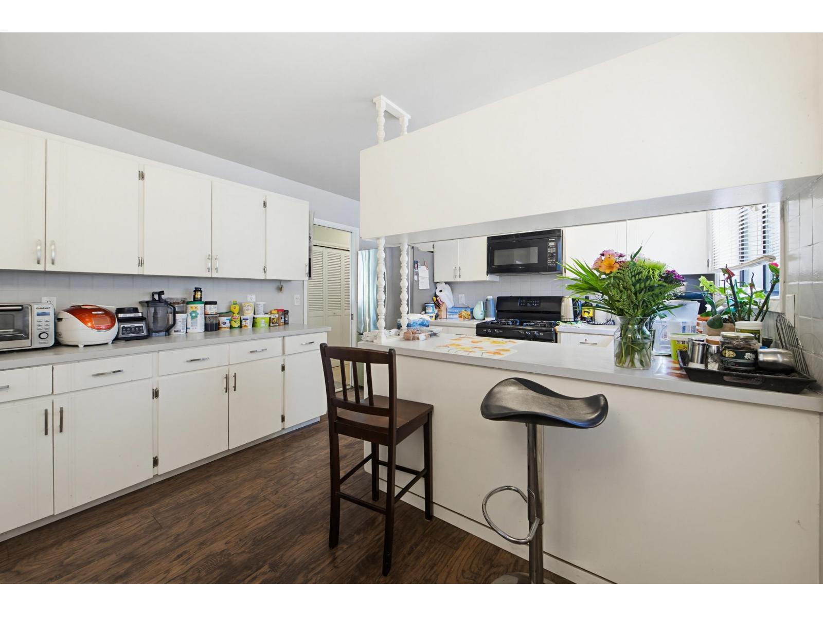 House in Surrey - Image 15