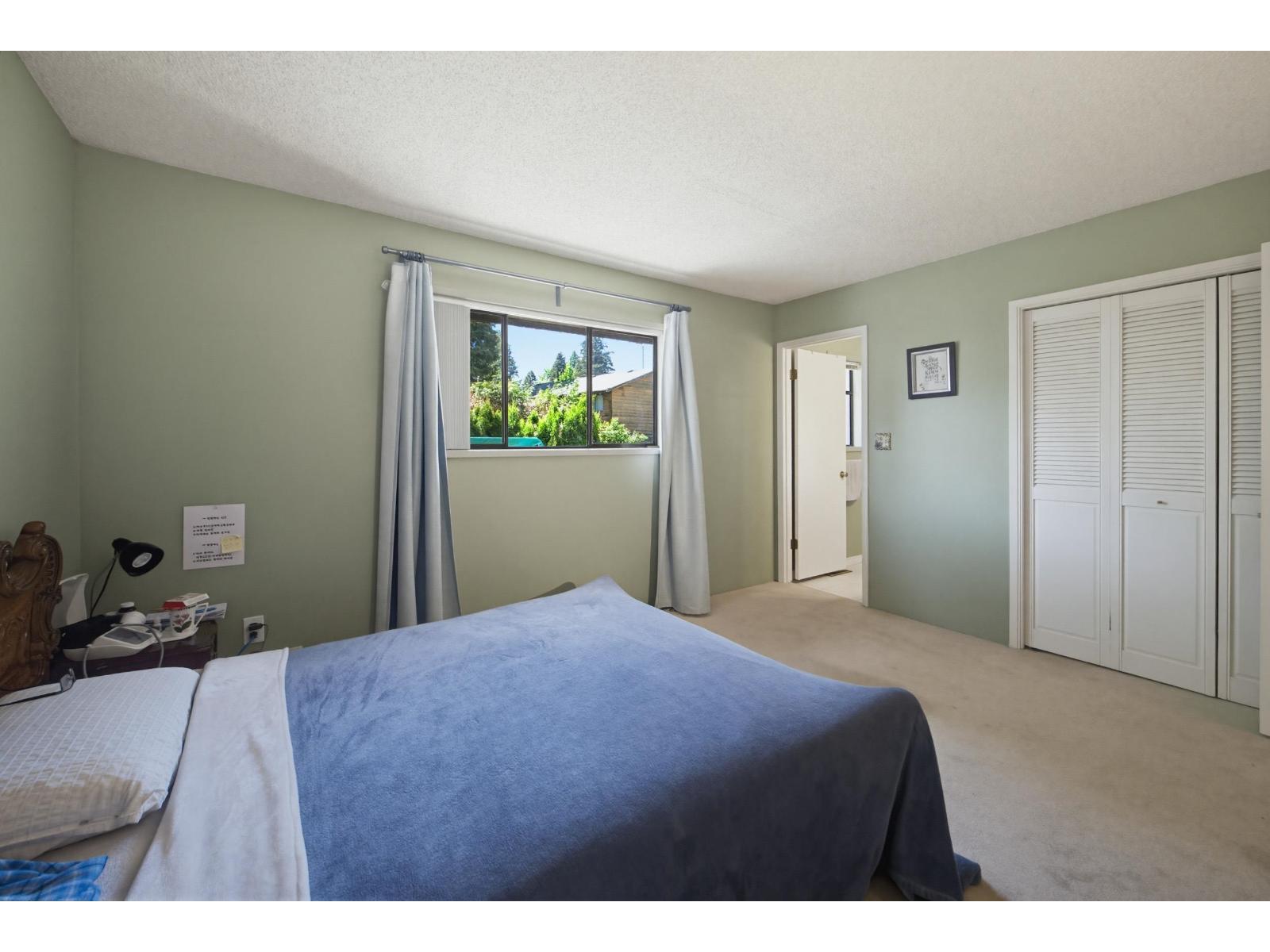 House in Surrey - Image 30