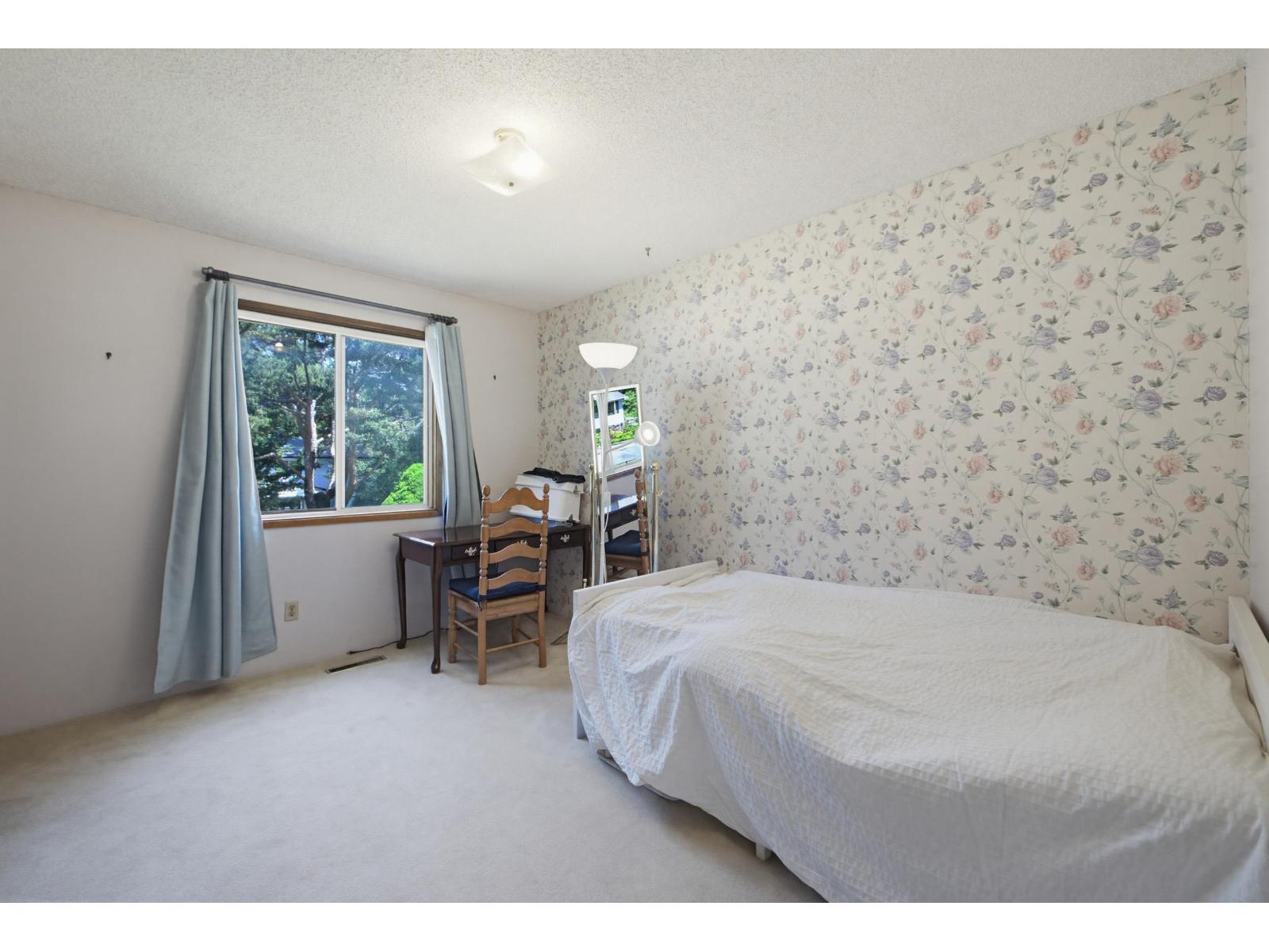 House in Surrey - Image 27