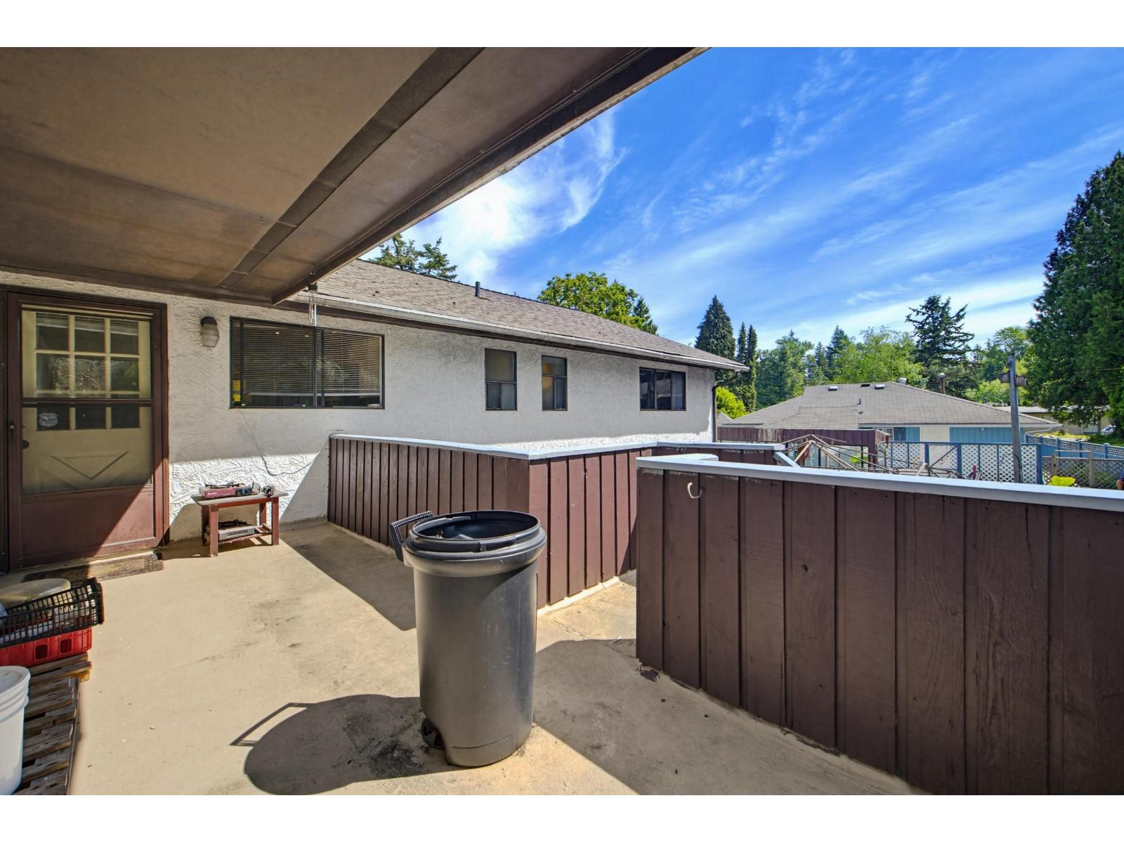 House in Surrey - Image 18