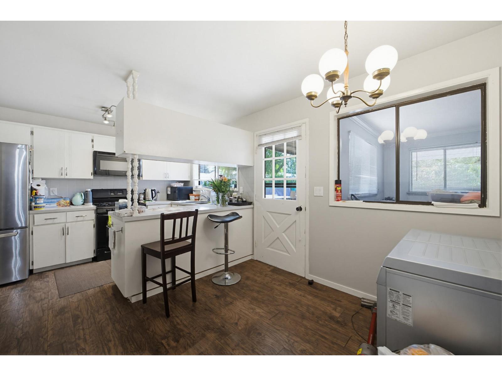 House in Surrey - Image 14