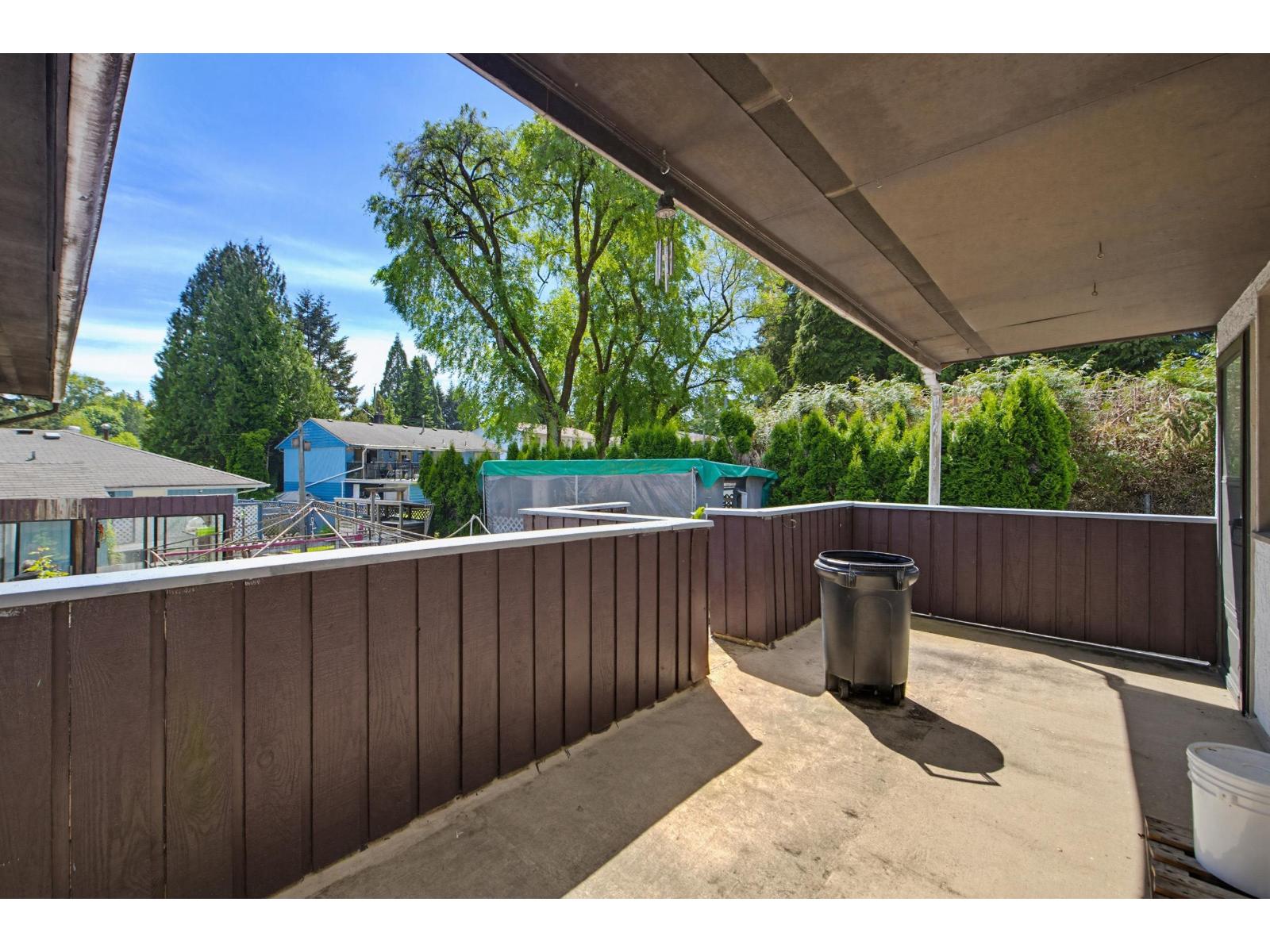 House in Surrey - Image 19