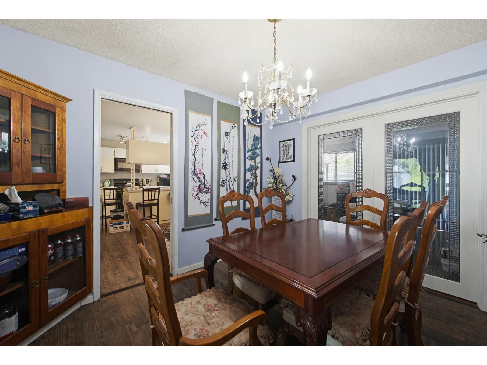 House in Surrey - Image 11