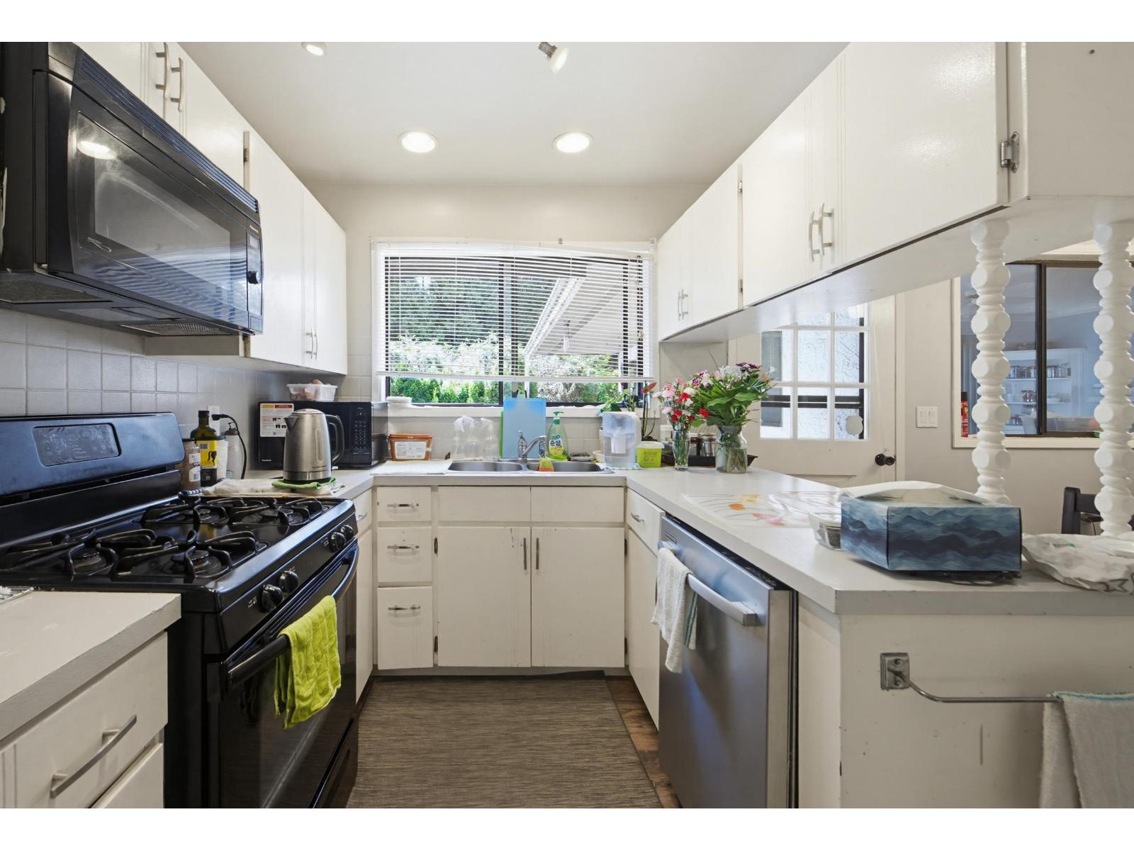 House in Surrey - Image 13