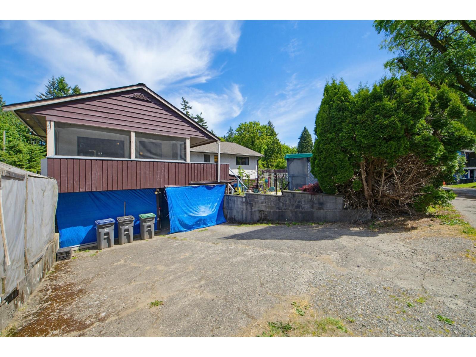 House in Surrey - Image 24