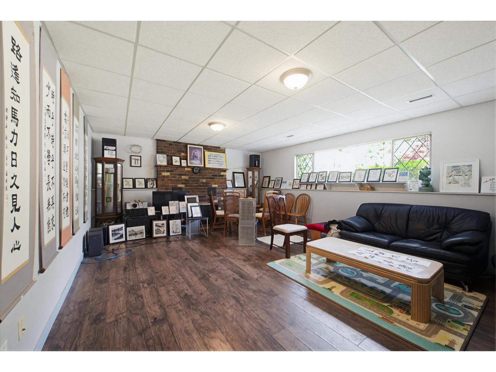 House in Surrey - Image 35