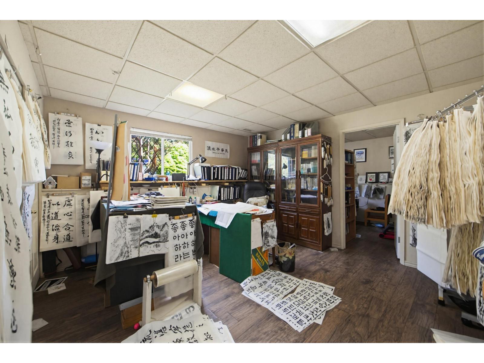 House in Surrey - Image 34