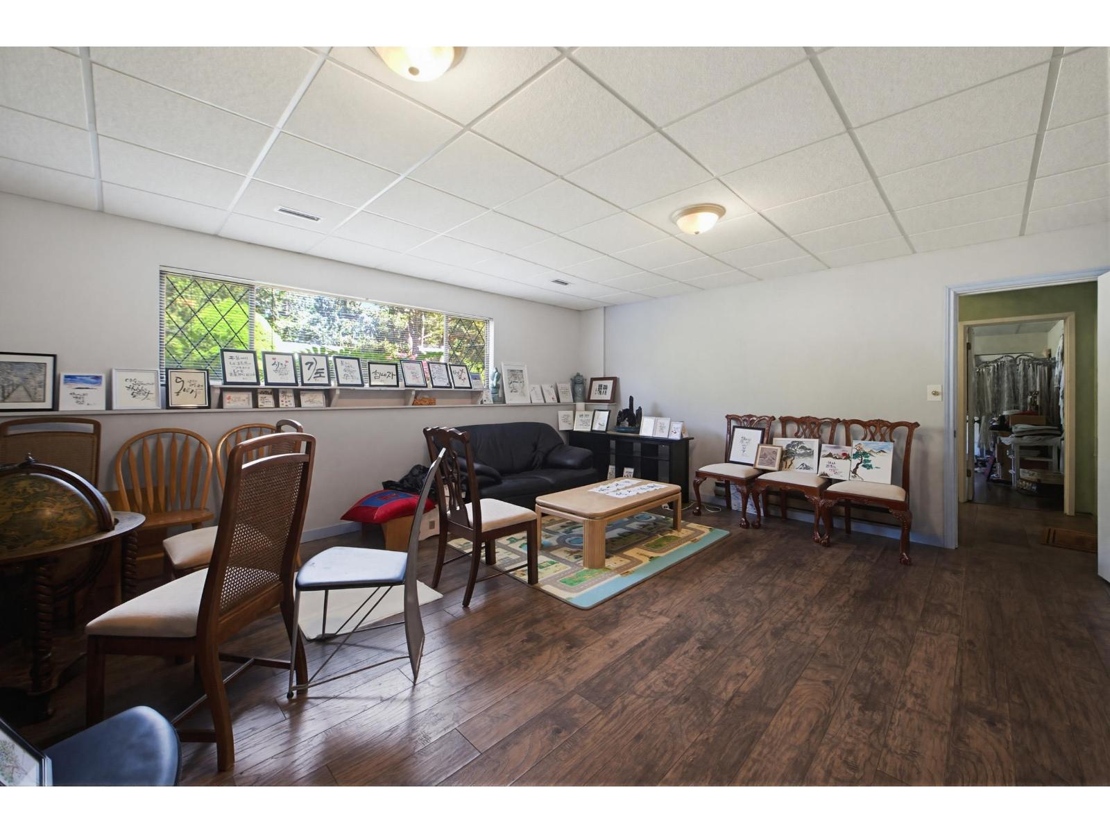 House in Surrey - Image 36
