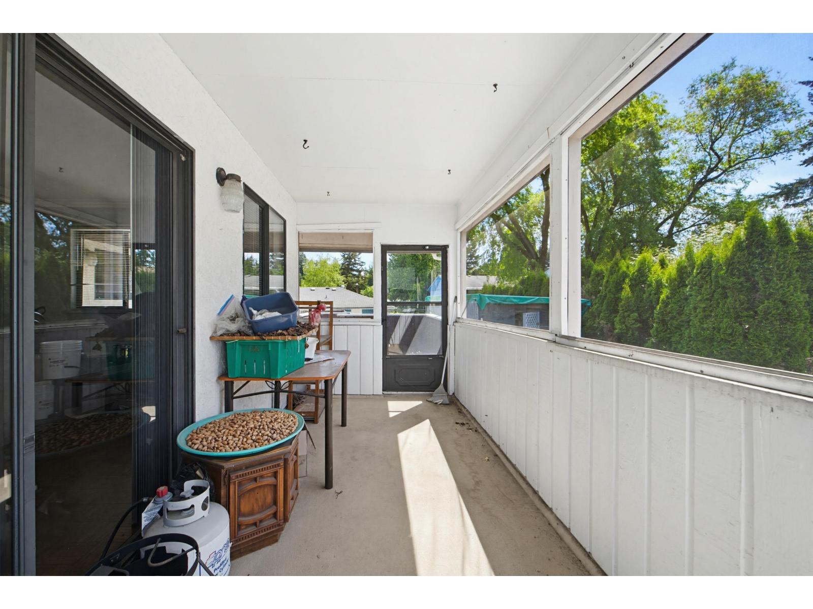 House in Surrey - Image 17
