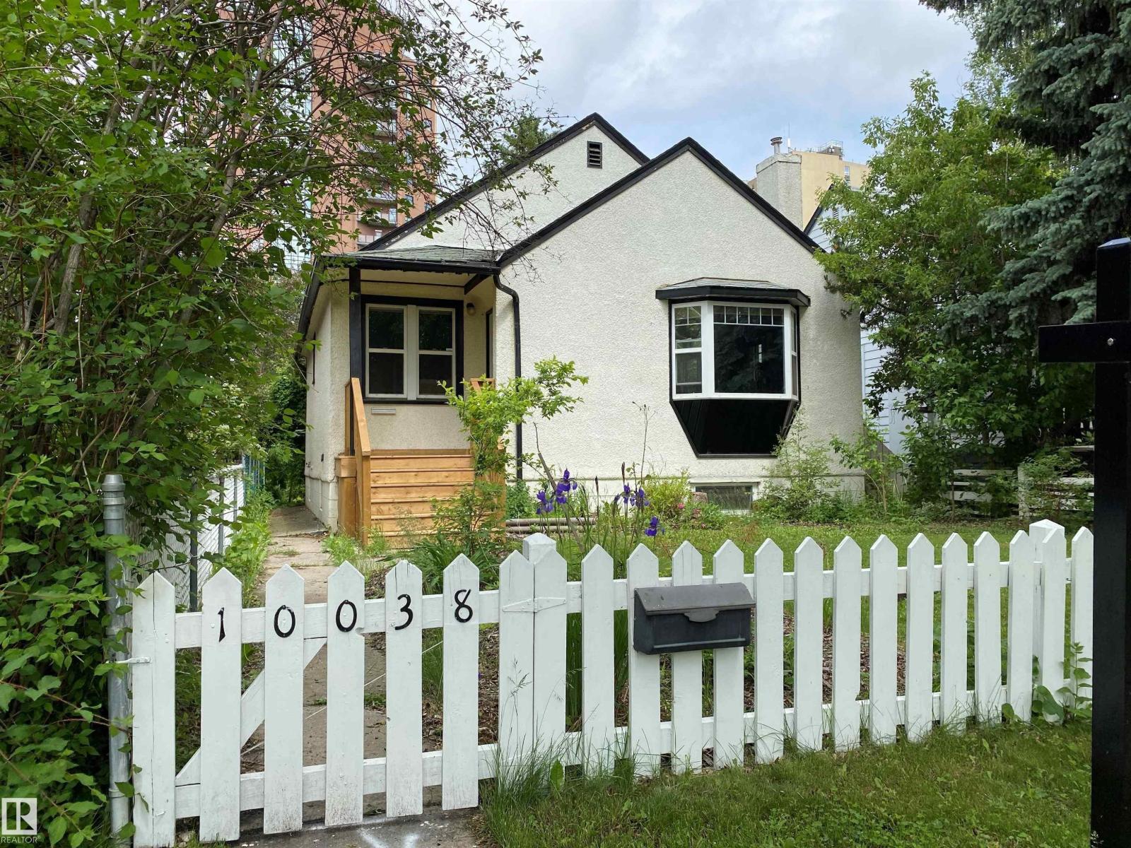 10038 88 AV NW - 1