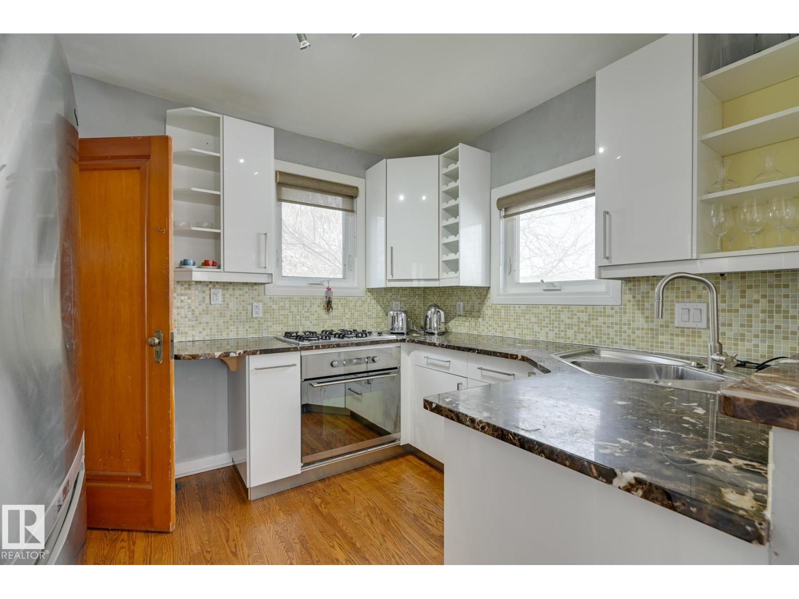 10038 88 AV NW - 11