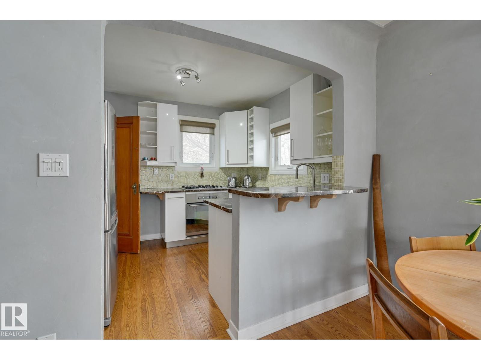 10038 88 AV NW - 12