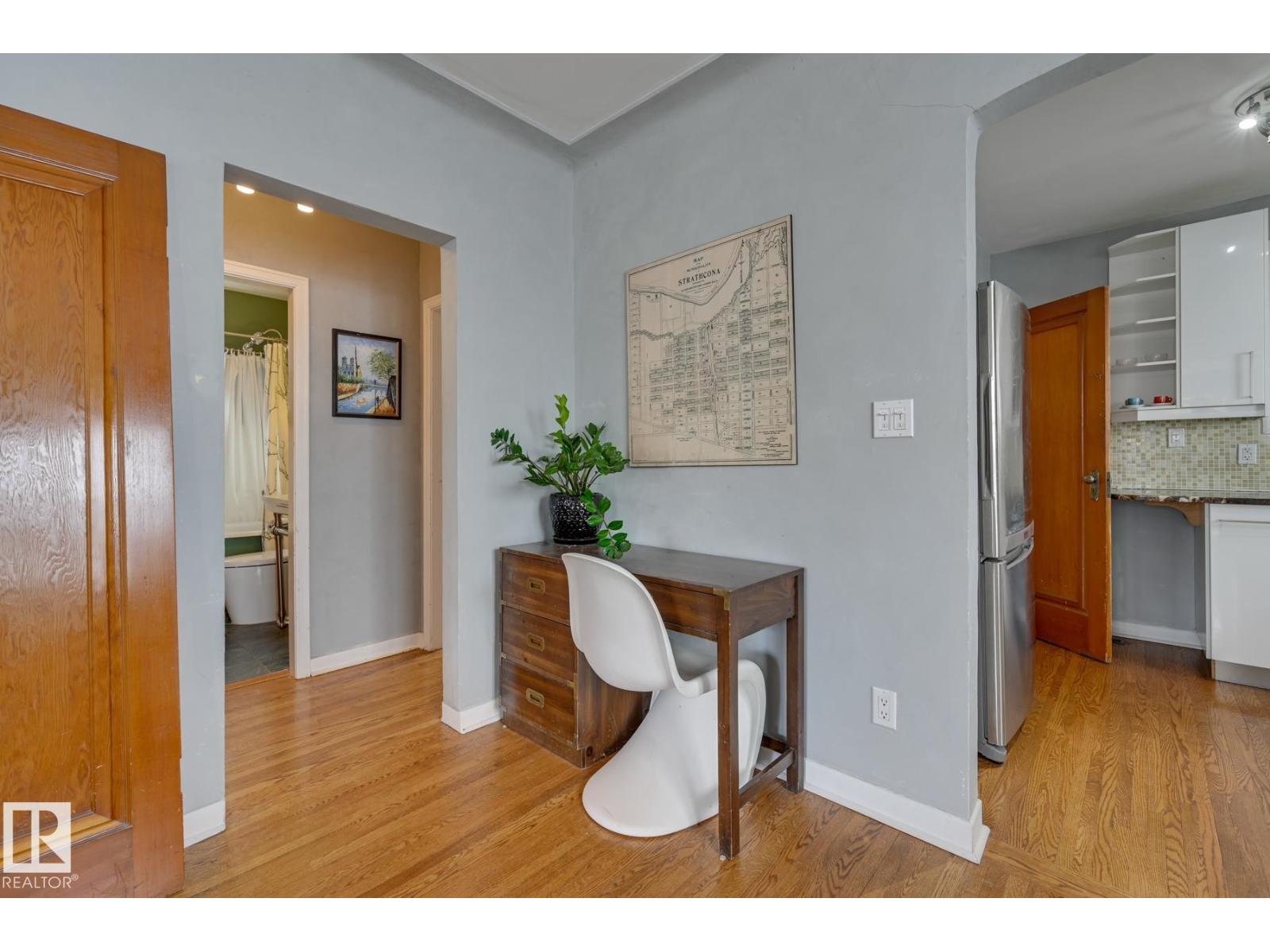 10038 88 AV NW - 13