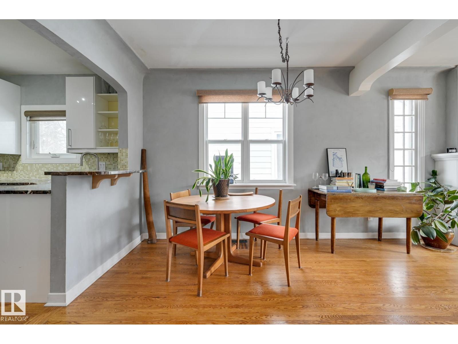 10038 88 AV NW - 14