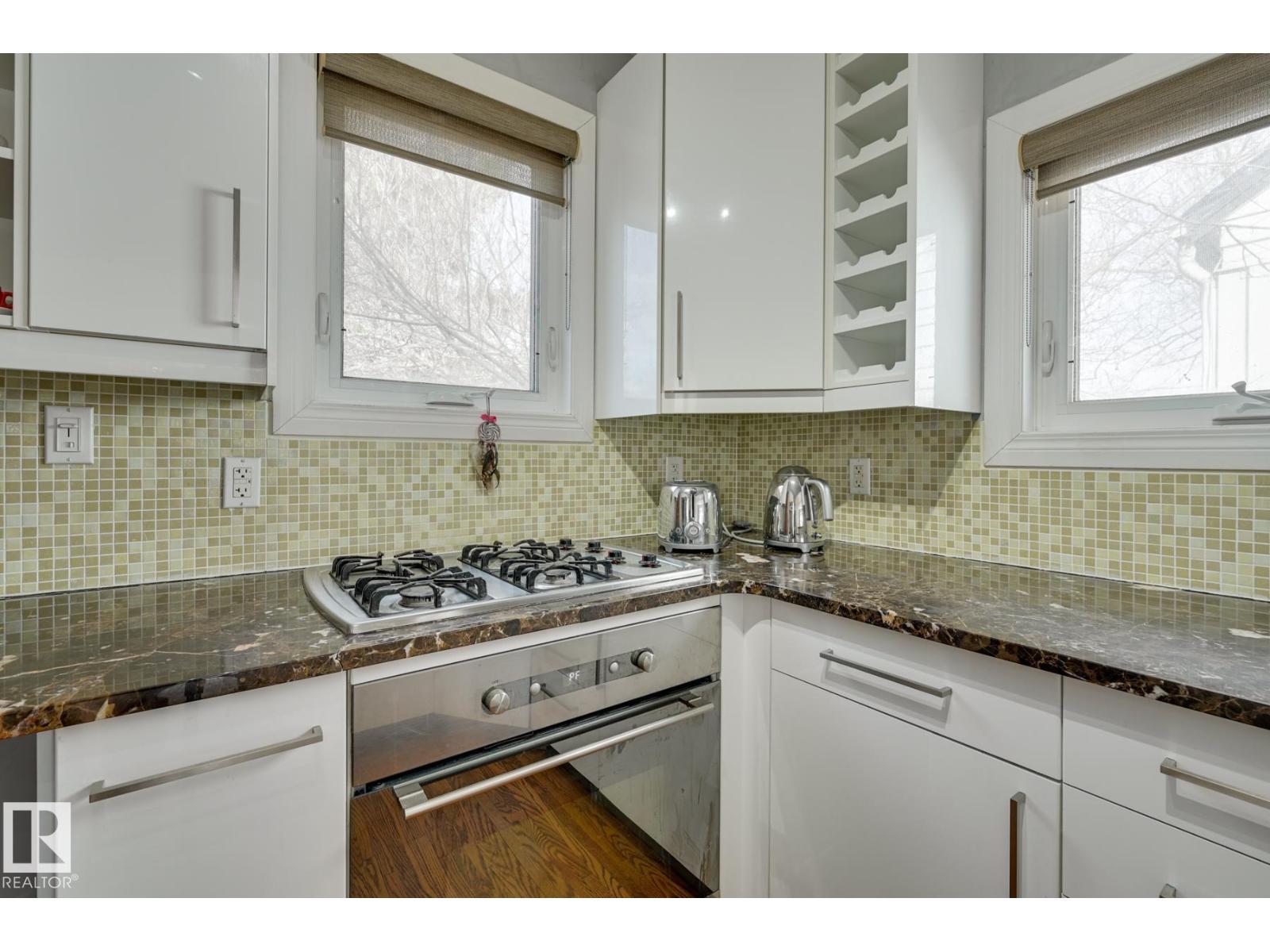 10038 88 AV NW - 18