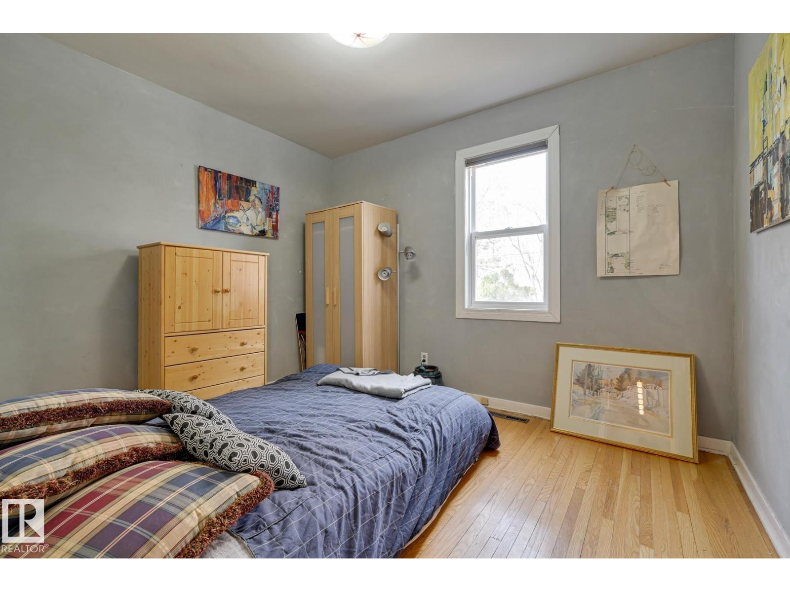 10038 88 AV NW - 24