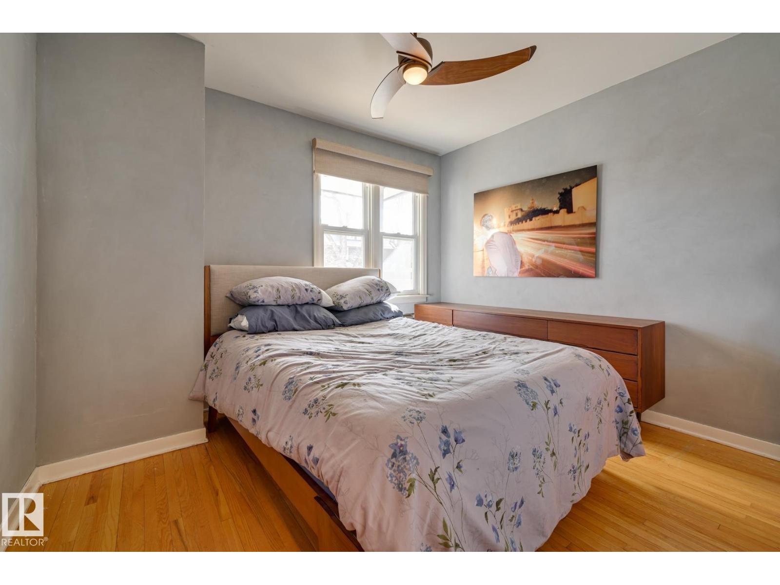 10038 88 AV NW - 26