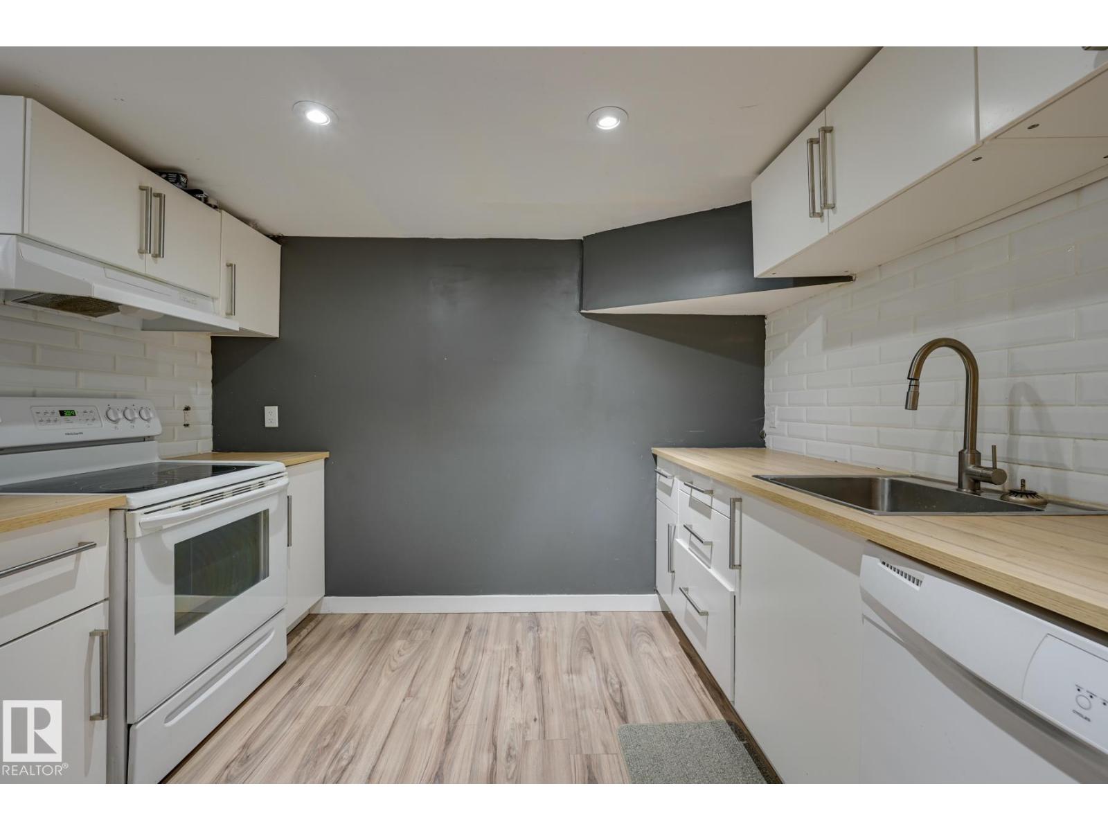 10038 88 AV NW - 27